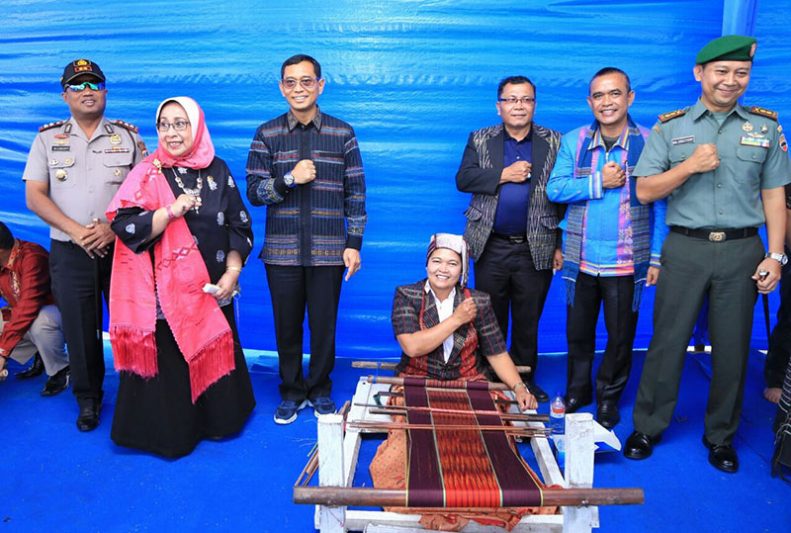 perayaan hari ulos