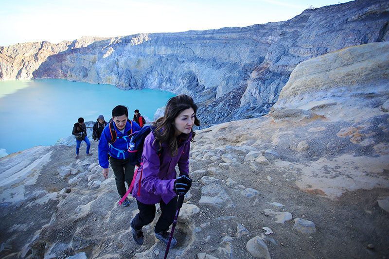 Turis di kawah ijen