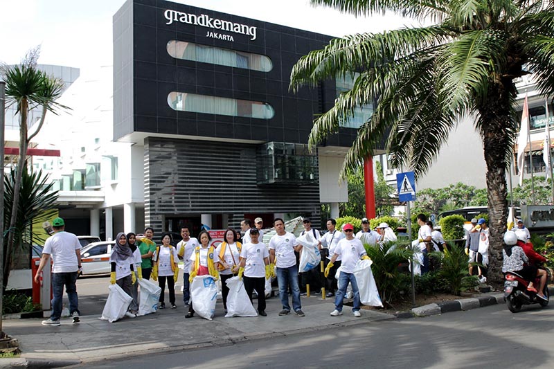 Clean Up Jakarta Day 2017 Grandkemang Jakarta