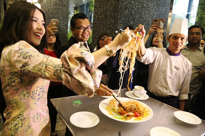 Makan Malam Penuh Cinta Bersama Tina Toon di Grand Mercure Jakarta Kemayoran
