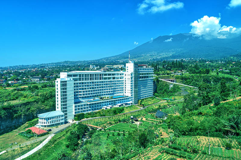 Le Eminence Hotel Convention & Resorts