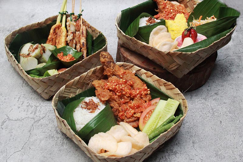 Makanan besek artotel group