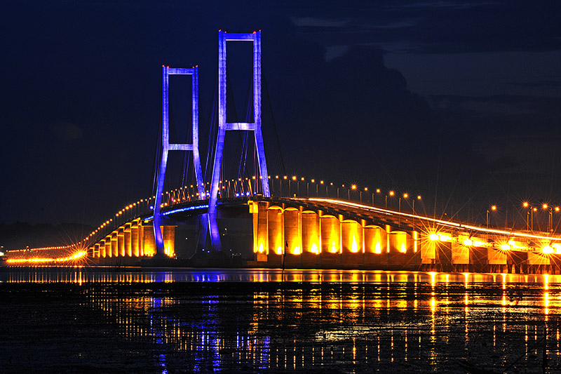 jembatan suramadu surabaya