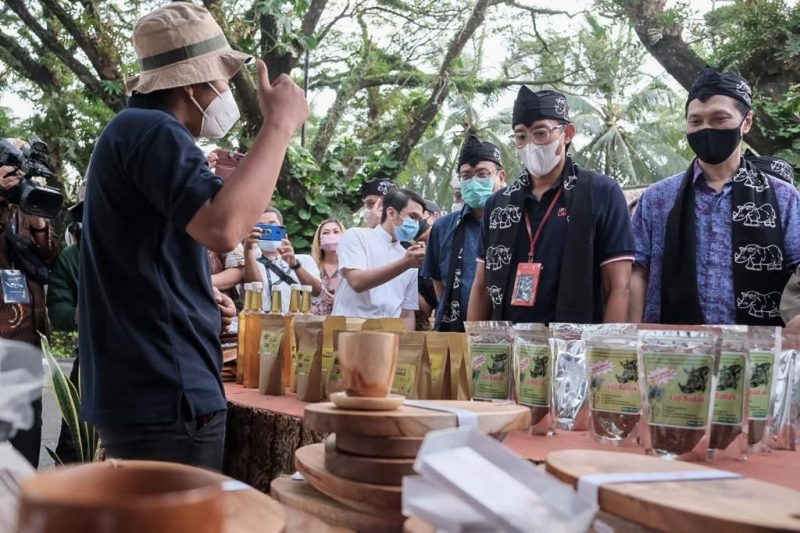 Sandiaga Uno mengunjungi ekonomi kreatif di KEK Tanjung Lesung