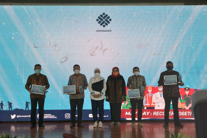 penghargaan kemnaker Santika Indonesia Hotels & Resorts