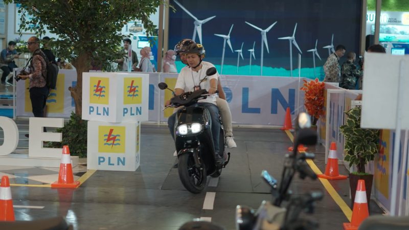 test drive motor listrik di iims 2023