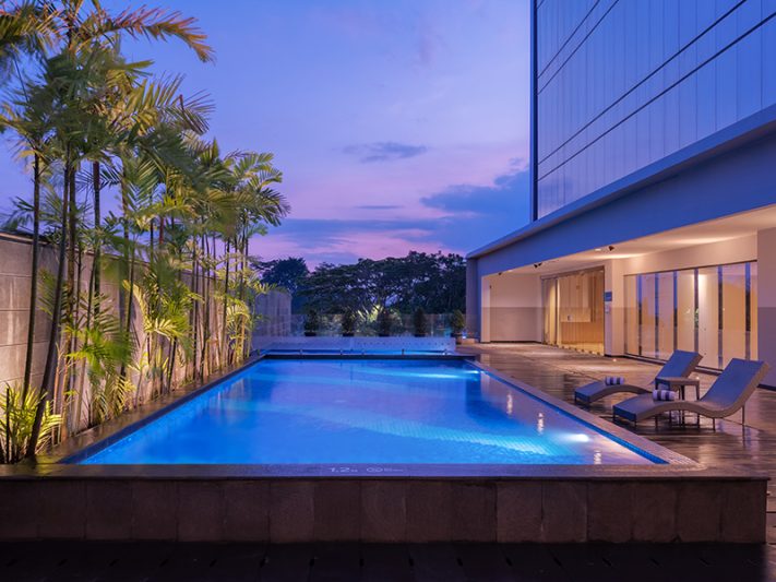kolam renang aston inn tasikmalaya
