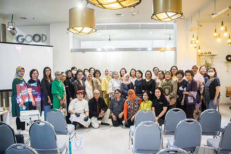 hari perempuan internasional HARRIS & POP! Hotel Kelapa Gading