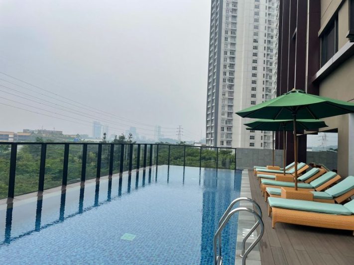 kolam renang Ibis Styles Serpong BSD City