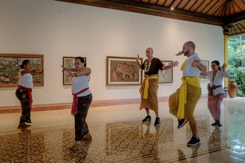 wisatawan mancanegara pariwisata turis menari bali ARMA Museum & Resort Ubud