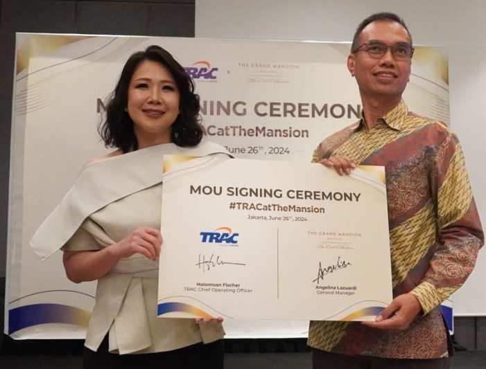 Angelina Lazuardi (General Manager The Grand Mansion Menteng), Halomoan Fischer (Chief Operating Officer TRAC) (1 of 1)