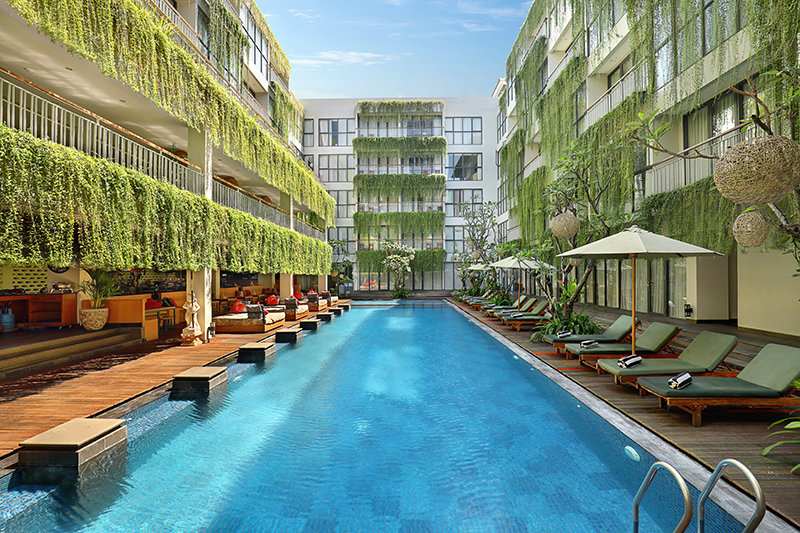 Swimming Pool Hotel Neo+ Kuta Legian
