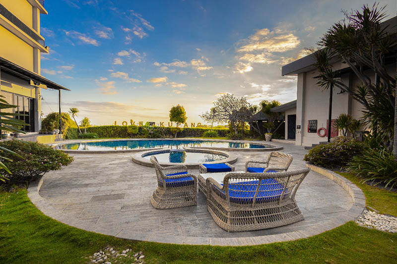 Hotel Neo Eltari Kupang - Swimming Pool