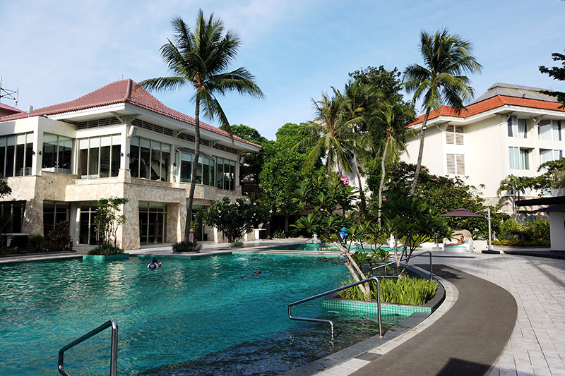 kolam renang Sheraton Jakarta Soekarno-Hatta Airport