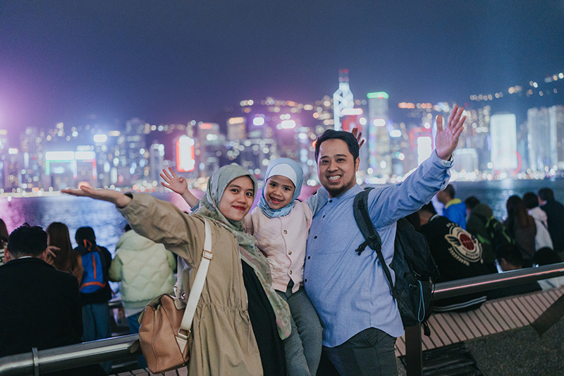 Indonesian Muslim Family visited the Avenue of Stars and  Tsim Sha Tsui Promenade
