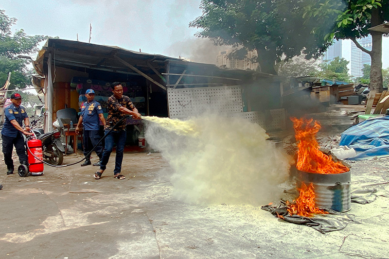 Archipelago Donates Fire Extinguisher to Kampung Gasong 5