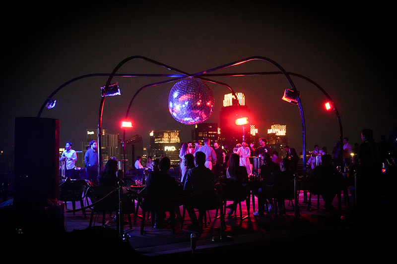 Fairmont Jakarta Gelar Helipad Full Moon Party