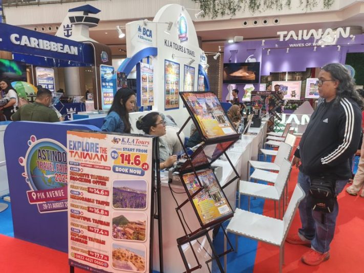 Pengunjung di astindo travel fair 2025 jakarta pik avenue