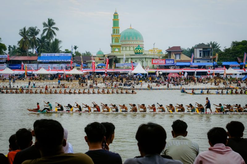 festival pacu jalur kuantan singingi