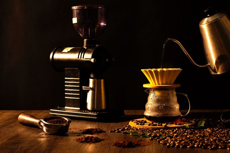 ilustrasi kopi dan mesin kopi