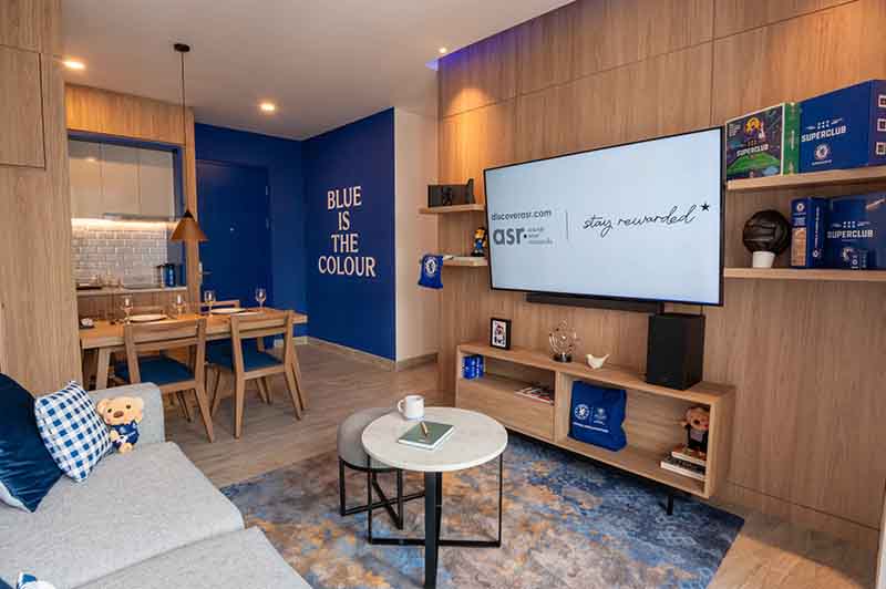 Gary Cahill Resmikan Kamar Hotel The Ascott Limited Bertema Chelsea