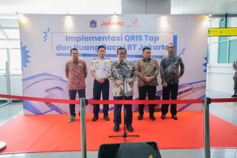 Gubernur Pramono Resmikan Implementasi QRIS Tap di Seluruh Gate LRT Jakarta dan Ruang Baca