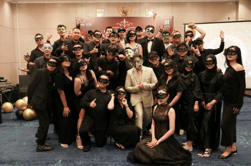 Sotis Hotel Kemang Rayakan Usia Ke-6 dengan Pesta Topeng Mewah