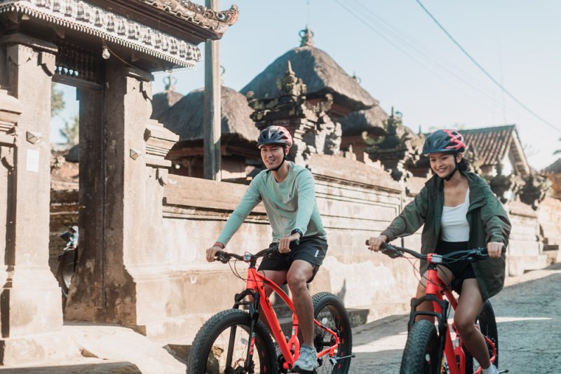 Bersepeda di perdesaan sekitar Sanggraloka Ubud