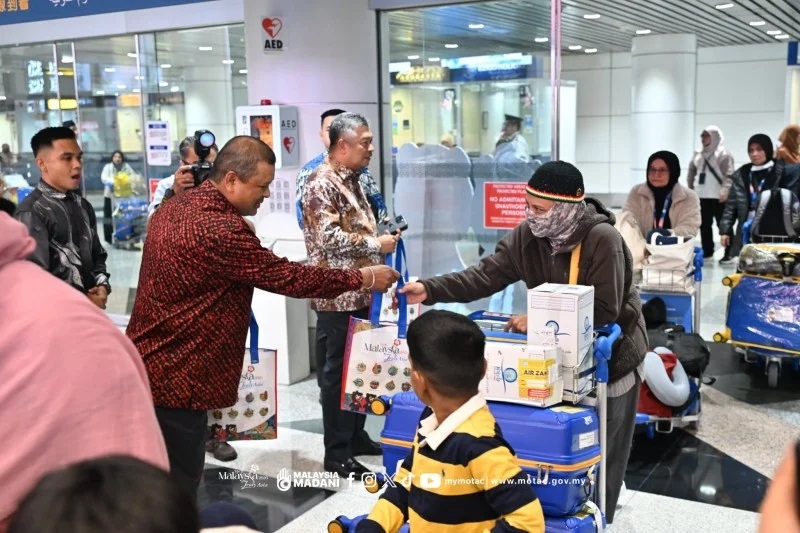 malaysia menyambut turis pertama 2026