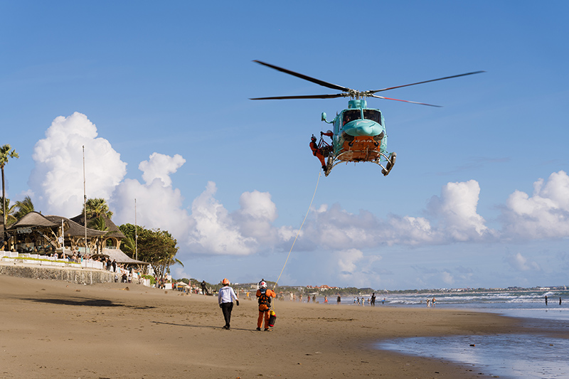 FINNS Menjadi Beach Club Pertama yang Miliki Helikopter Penyelamatan