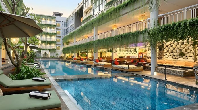 Swimming Pool at Hotel Neo+ Kuta Legian