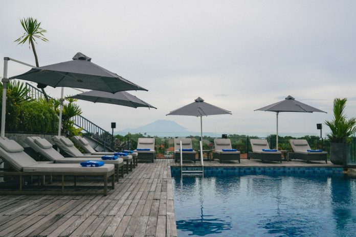 Kolam renang ARTOTEL Sanur Bali