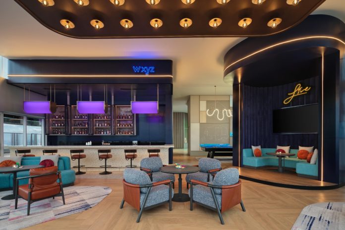 Aloft by Marriott Jakarta Kebon Jeruk - W XYZ Bar