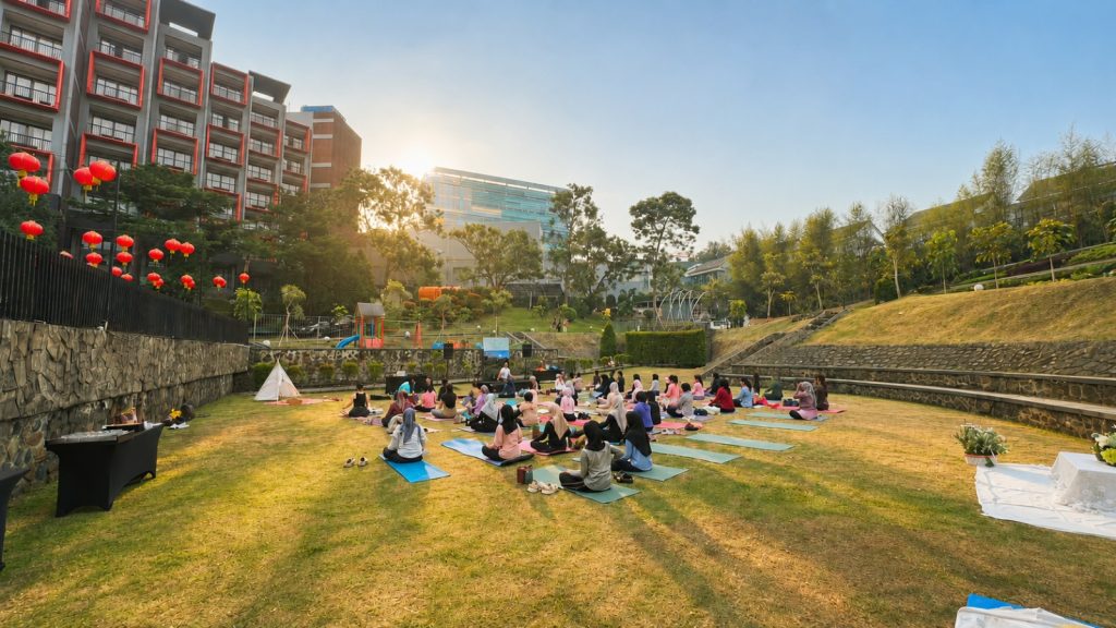 Aktivitas yoga di Aston Sentul Lake Resort & Conference Center
