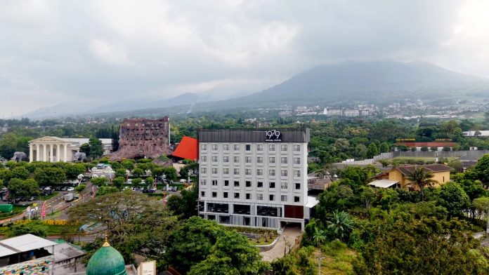 1979 Social Hotel dan Heliconia Hotel
