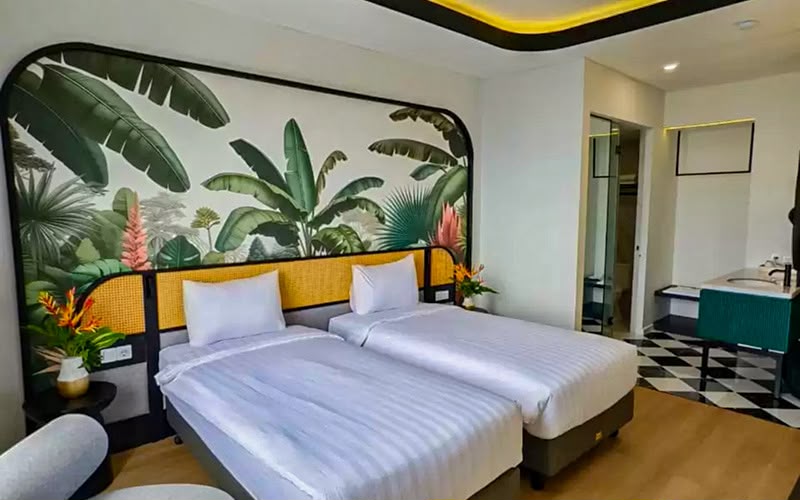 1979 Social Hotel dan Heliconia Hotel