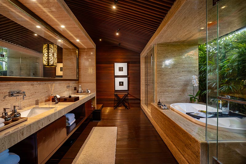 Grand Villa-Master Bedroom Bathroom ametis
