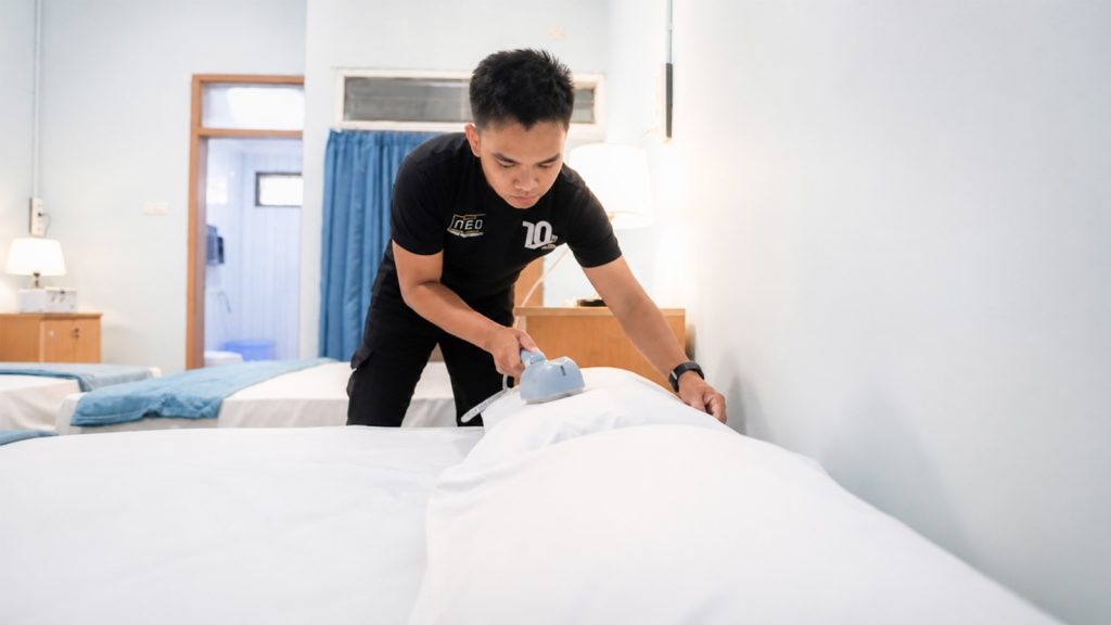 Perapihan kamar Dan tempat tidur Archipelago Hotels Renovasi Rumah Singgah Pejuang Kanker di Surabaya