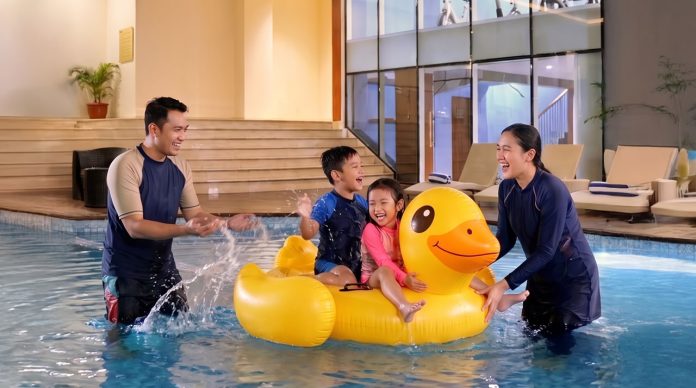 Pool day pass kolam renang indoor di Atria Hotel Gading Serpong
