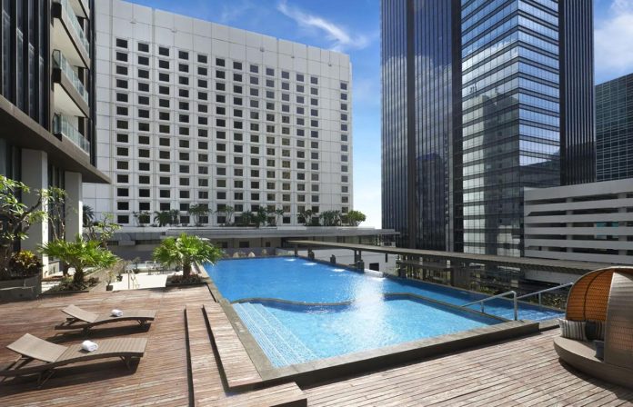 Kolam renang Mangkuluhur ARTOTEL Suites