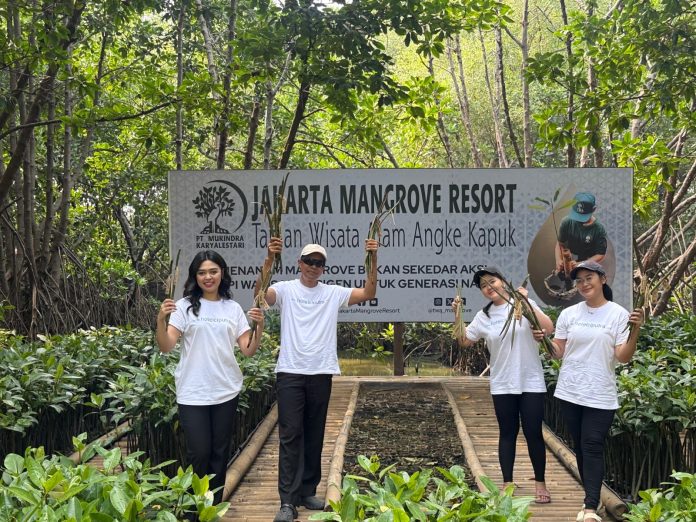 Rayakan HUT ke-33, Hotel Ciputra Jakarta Tanam 33 Mangrove